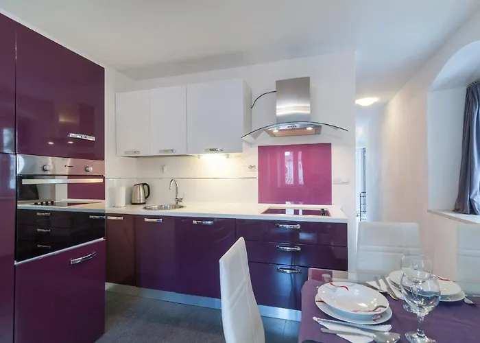 Tudor Apartment Split